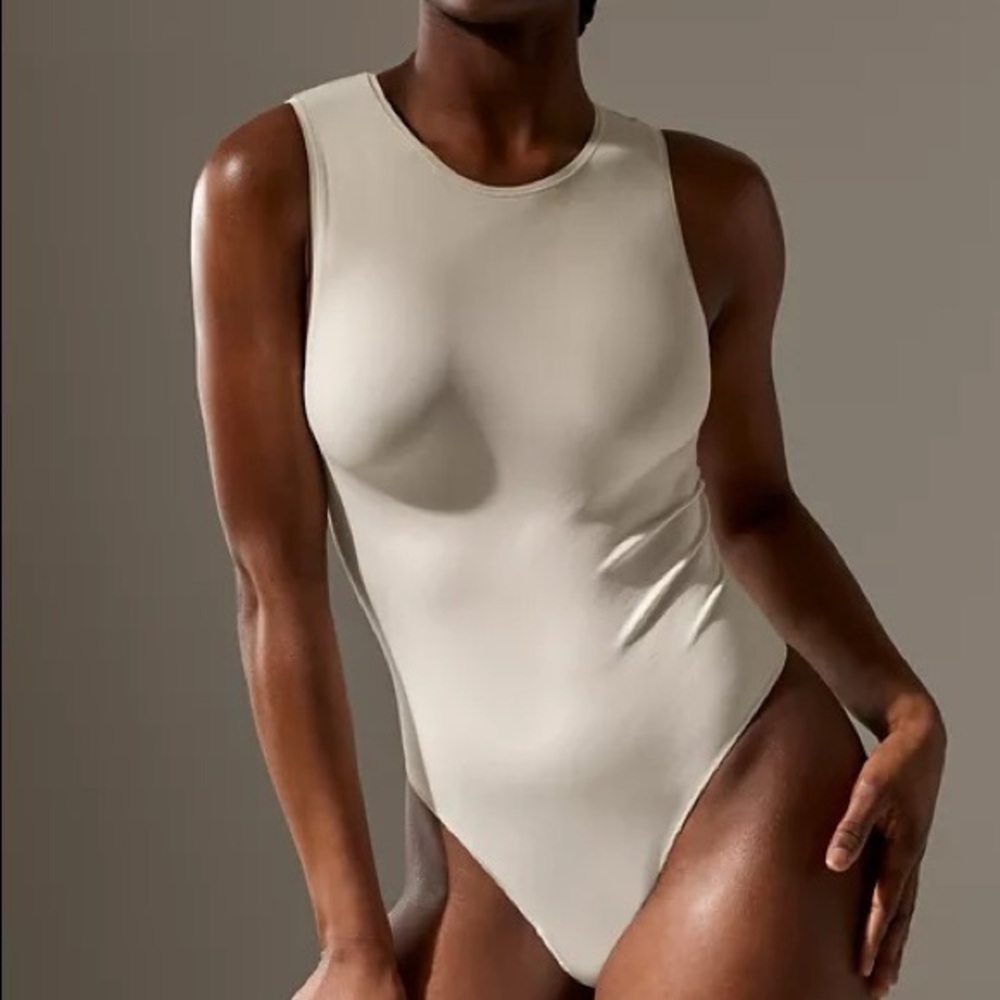 Babaton seamless contour bodysuit sz M
